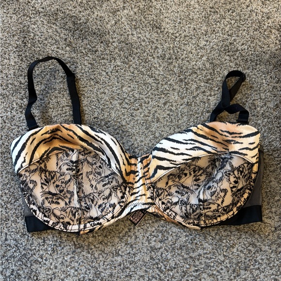 Victoria’s Secret Tiger Bra - Picture 1 of 3